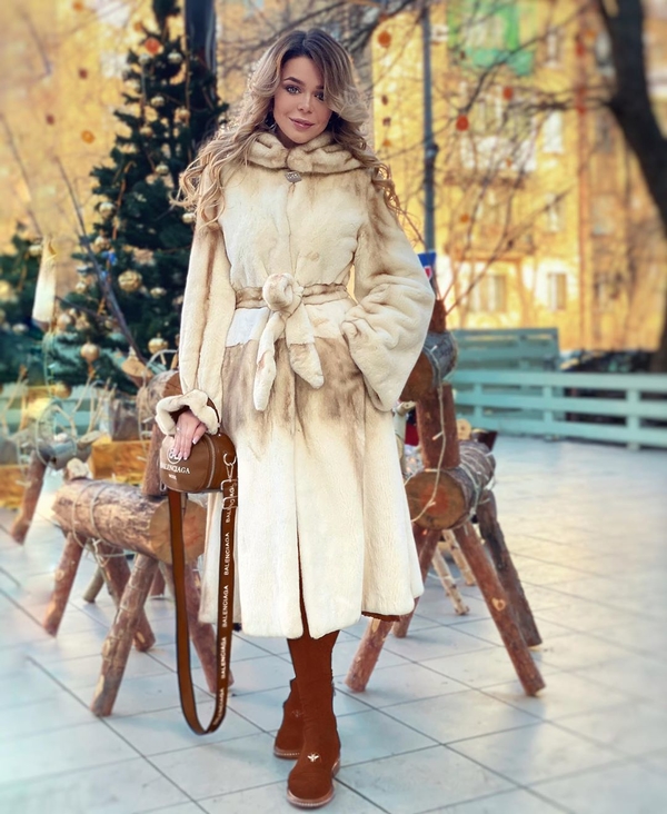 Алина Гросу похвасталась роскошной новогодней фотосессией