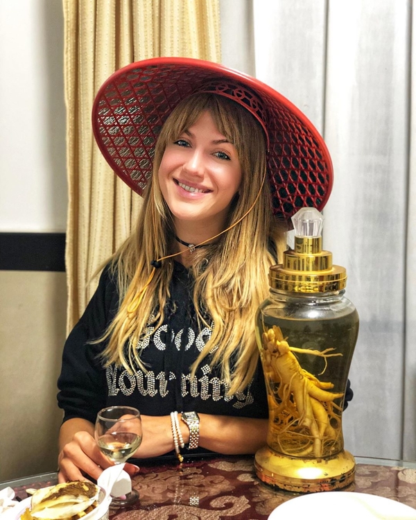 "Ну, приколистка": Леся Никитюк приготовила оливье и насмешила Сеть