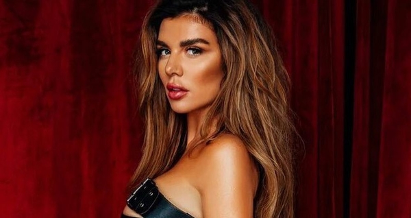 "Может, поумнела": Анна Седокова в откровенном наряде заговорила об отношениях