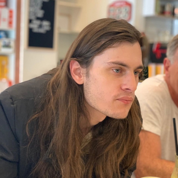 Актер "Американской истории" ужасов умер в возрасте 27 лет