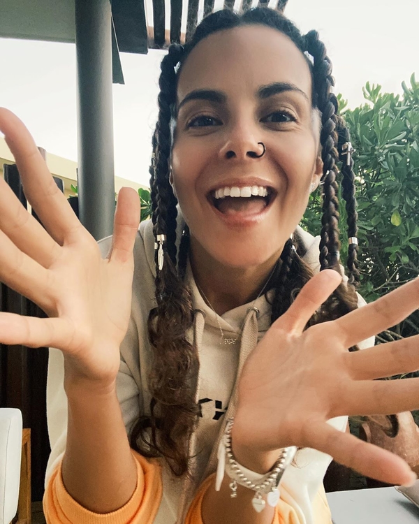 Настя Каменских показала эффектные фото в купальнике