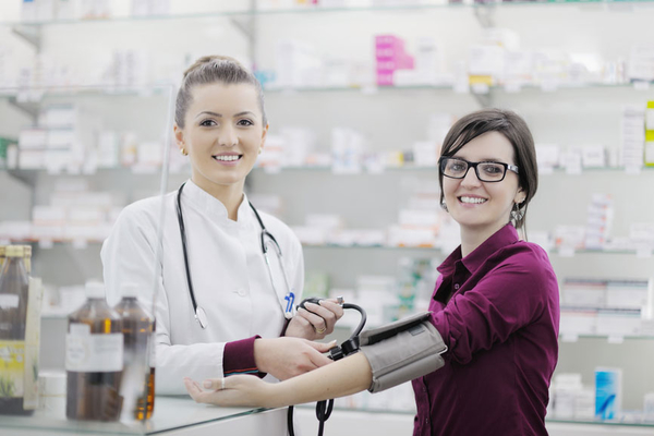 Почему обязательно нужно лечить повышенное давление: ответ кардиолога