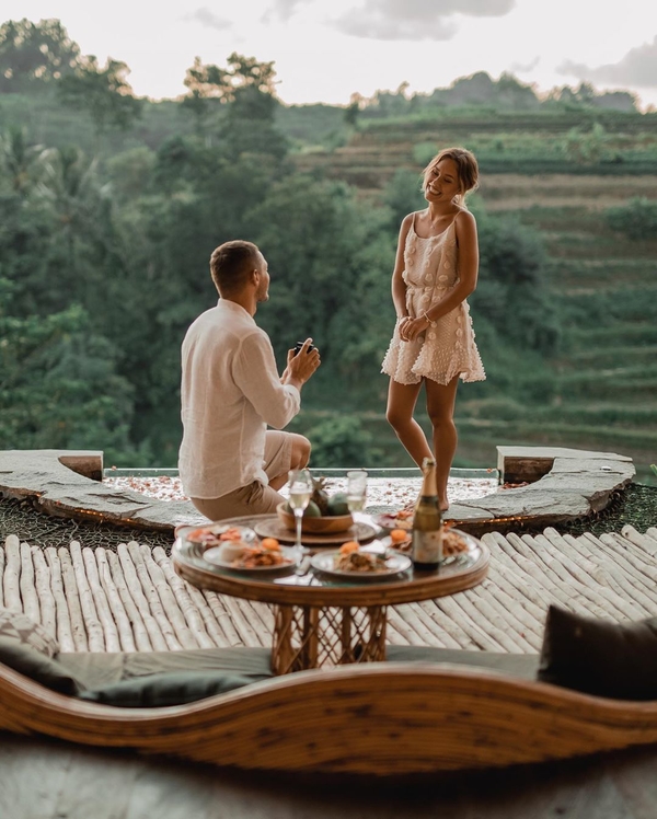 Она сказала "Да!": Никита Добрынин сделал предложение Дарье Квитковой