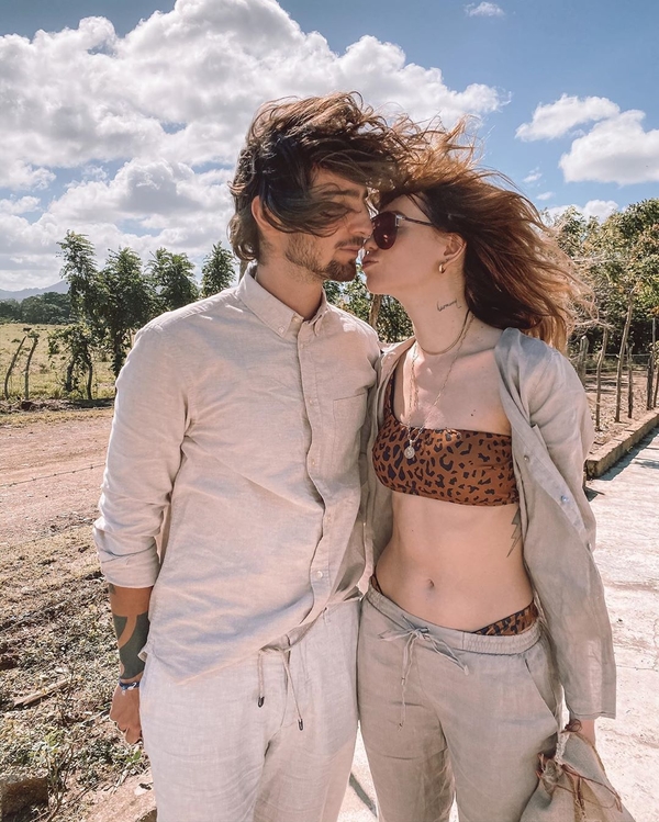 "Вчера с Дантесом...": Надя Дорофеева рассказала, чем занимается на отдыхе с мужем