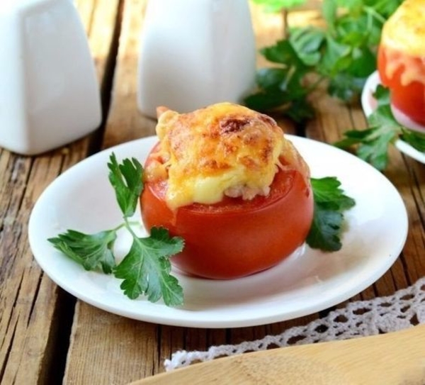 Помидоры фаршированные сыром в духовке: популярная закуска