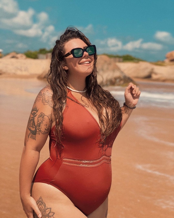 Разделась ради идеального загара: Солистка KAZKA показала "голое" фото