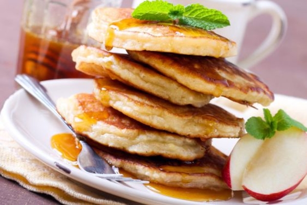 Яблочные деруны: рецепт Руслана Сеничкина