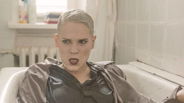 Звезда "Женского Квартала" чуть не утонула на съемках фильма "Посторонний"