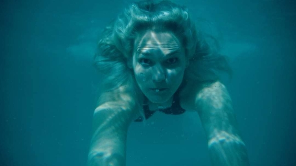 Звезда "Женского Квартала" чуть не утонула на съемках фильма "Посторонний"