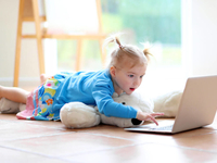 Чем опасно прикладывание грелки к животу ребенка