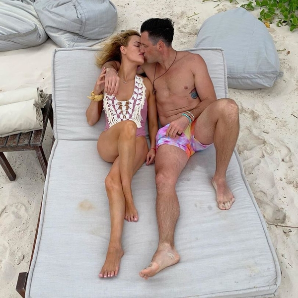 Первый герой украинского "Холостяка" засветился на пляже с красавицей-женой
