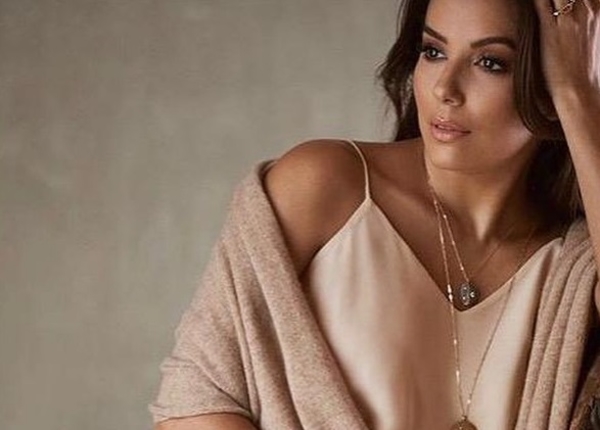 Какие формы: Ева Лонгория засветила аппетитные ягодицы в купальнике