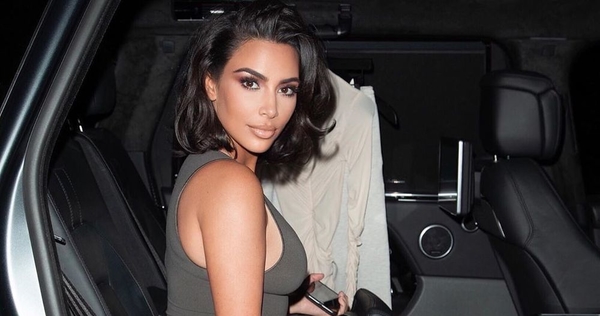 Вся семья в сборе: Ким Кардашьян запостила утреннее фото с мужем и детьми