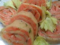 Низкокалорийный сырный рулет из соленой семги