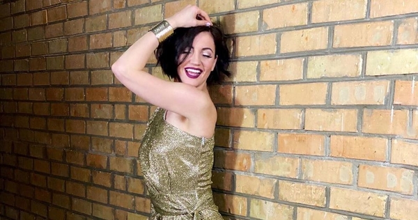 Оля Цибульская похвасталась новой стрижкой, но все обратили внимание на ее бюст