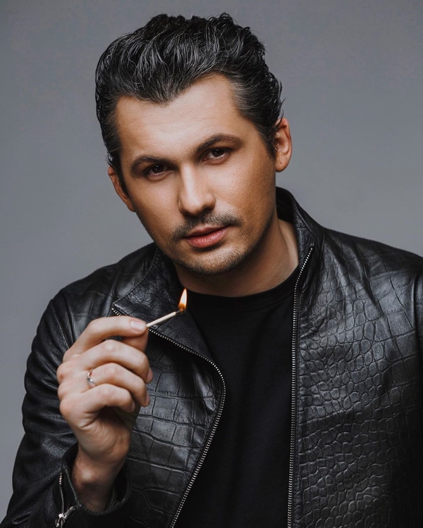 Красивые: Супруга Жени Кота показала пляжные фото с мужем