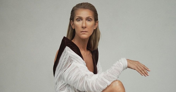 Вот это гибкость: 51-летняя Селин Дион села на шпагат