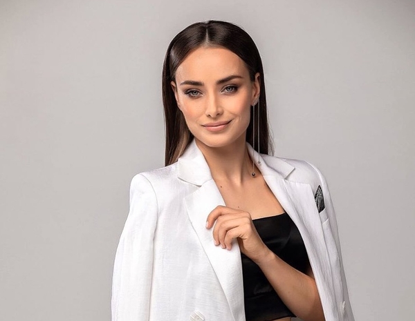 "Могу часами смотреть в твои глаза": Мишина очаровала Сеть трогательным признанием