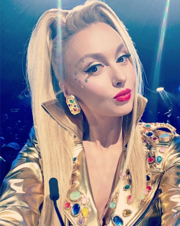 Роскошные ноги: Полякова покорила Сеть снимками в бикини