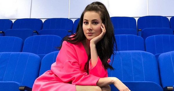 "Красотка из 60-х": Экс-"ВИА Гра" Анастасия Кожевникова восхитила новым образом