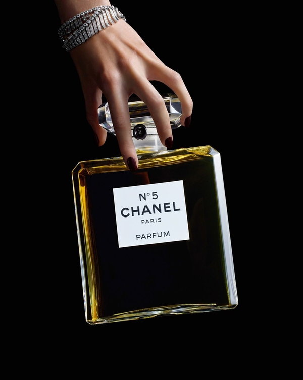 Золотой запах: Как звучат самые дорогие духи мира