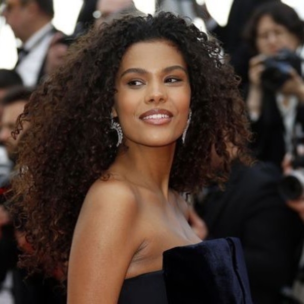 В отличной форме: Юная супруга Венсана Касселя блеснула фигурой в купальнике