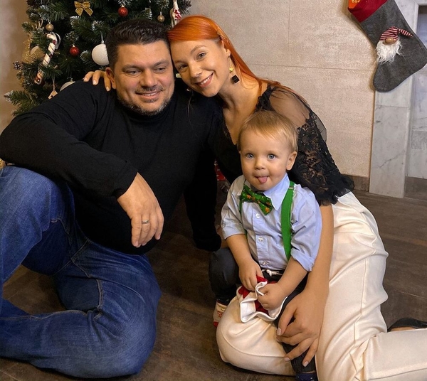 TARABAROVA очаровала нежными фото с мужем и сыном