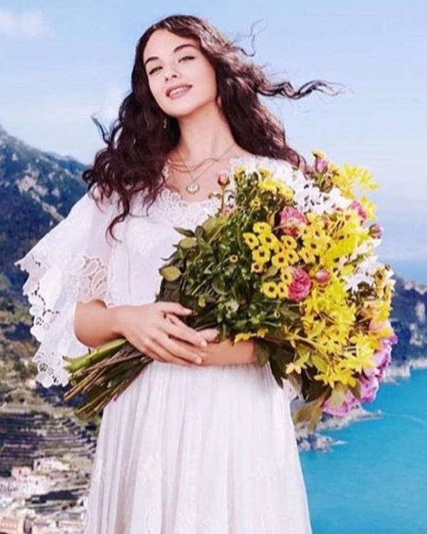 Дочь Беллуччи и Касселя поразила красотой в нежной фотосессии