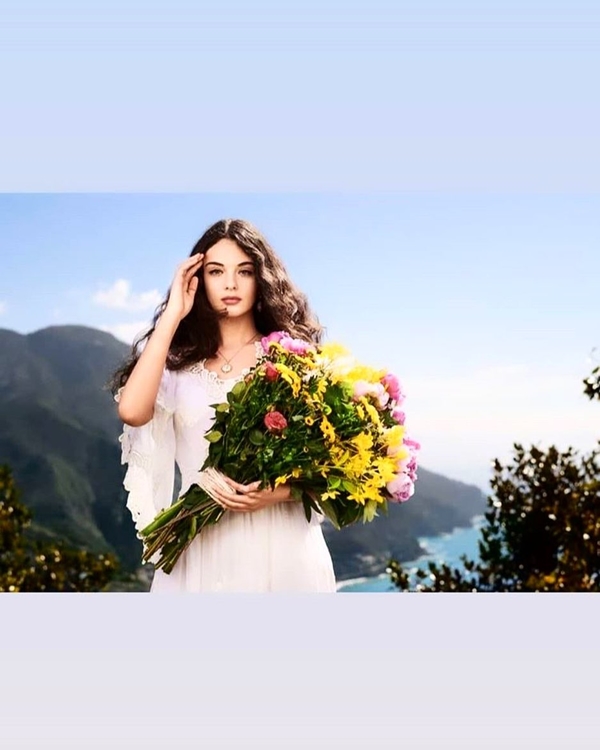 Дочь Беллуччи и Касселя поразила красотой в нежной фотосессии