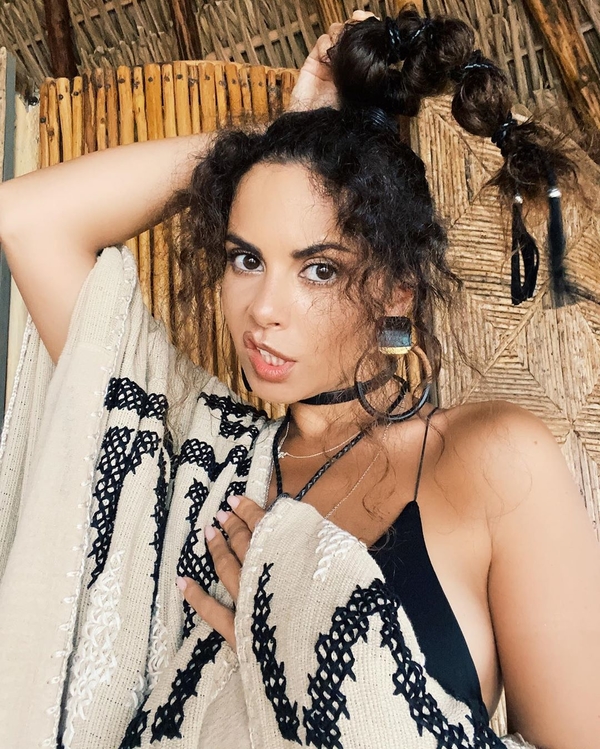 На себя не похожа: Каменских выставила фото без макияжа и удивила Сеть