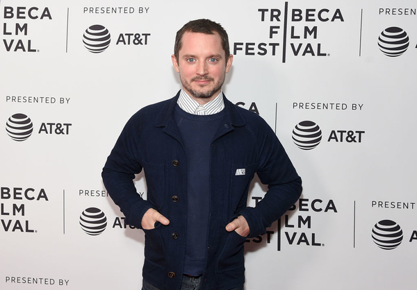 Голливудский актер Элайджа Вуд станцевал под нашумевший трек "Skibidi" - видео