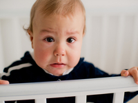 Как помочь грудничку при запорах