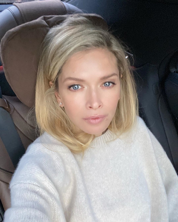 Букеты, горы и родные: Брежнева показала фото со Дня рождения