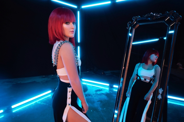 Певица и ведущая Marietta представила новый клип “Як не крути”