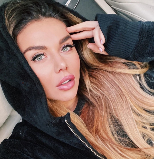 Снова замуж?: Седокова показала страстный поцелуй с Тиммой и намекнула на брак