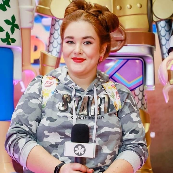 Сменила имидж!: Участница "Зважених" засветилась в роли ведущей на ТВ