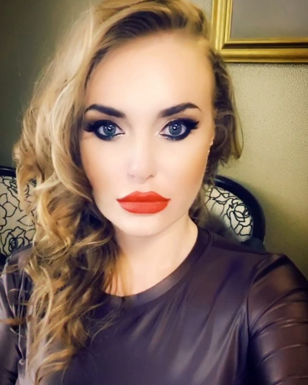 Рыжая бестия: Слава из "НеАнгелов" выставила фото топлес