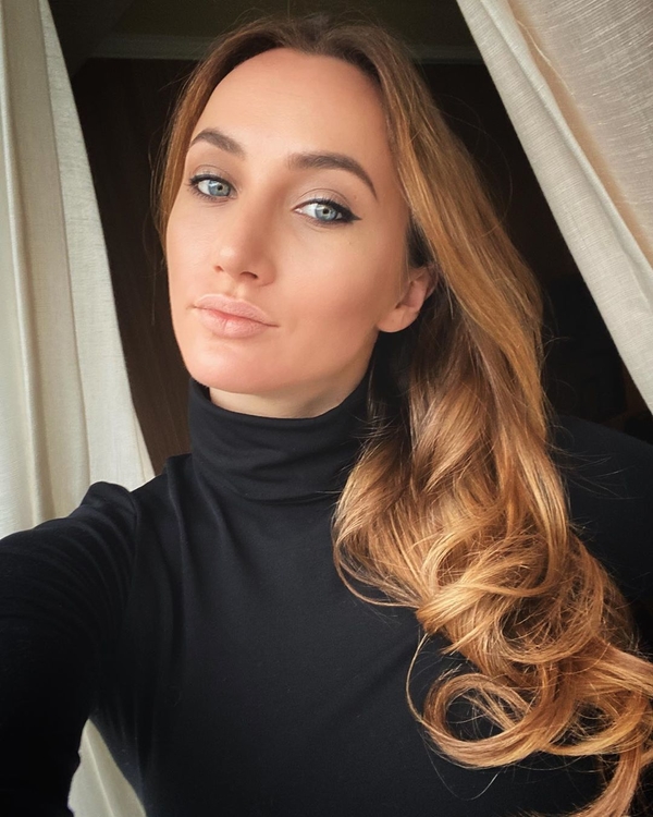 Однажды в Барселоне: Ризатдинова покорила Сеть соблазнительным look-ом