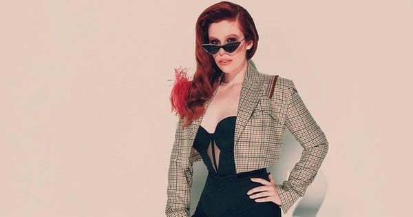 Астафьева и Плакидюк похвастались соблазнительным фото в купальниках