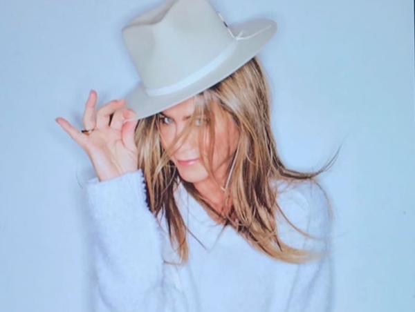 Дженнифер Энистон отметила 51-летие откровенной фотосессией