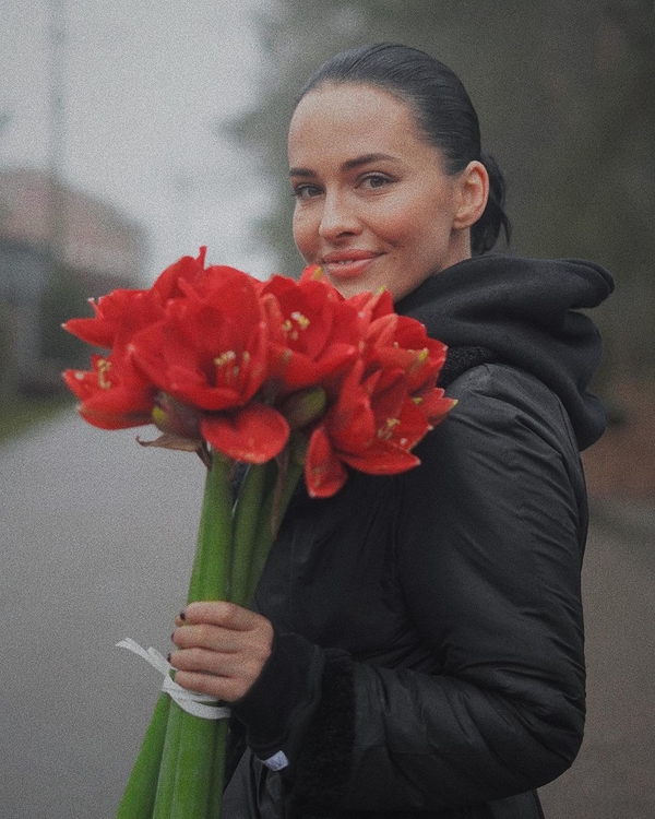 Вот это подарочек: Астафьева показала обнаженное фото в постели