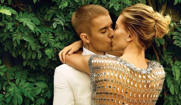 Хейли Бибер показала архивные фото со свадьбы с Джастином