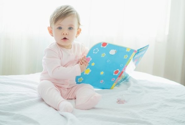 Комаровский рассказал, какие есть книги для детей до года