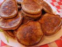 Готовимся к Масленице: оладьи с хурмой и бананом