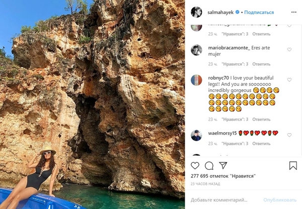 Эффектно: 53-летняя Сальма Хайек показала идеальную фигуру в купальнике