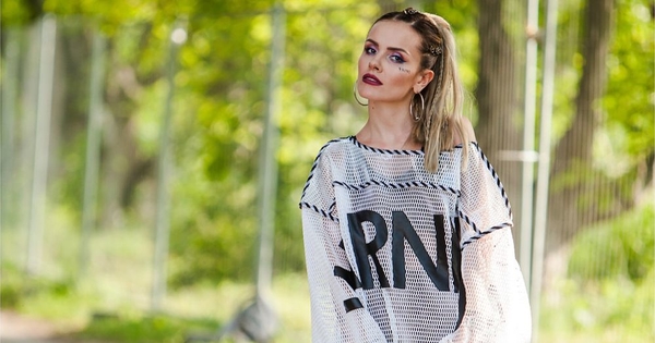 Певица MamaRika похвасталась фигурой в купальнике - видео