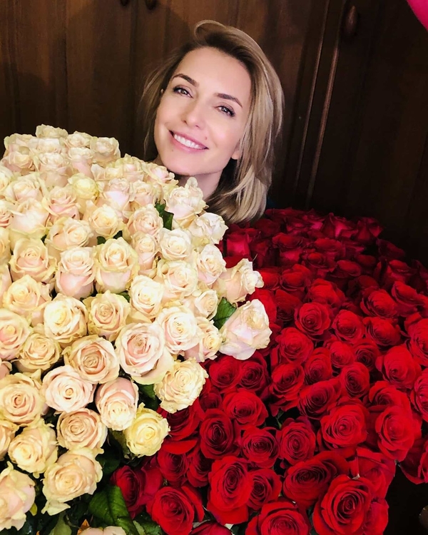 Целые охапки: Боржемская показала букеты и призналась, почему плакала в День рождения