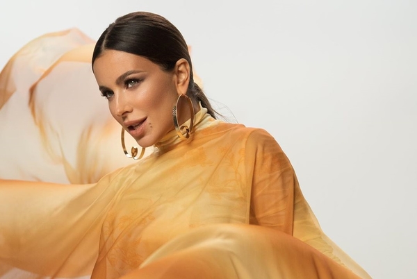 Сногсшибательный образ: Лорак очаровала поклонников воздушным нарядом