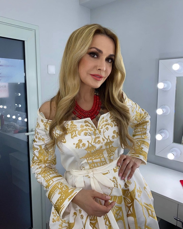 Ольга Сумская прокомментировала появление своей 2-летней внучки на обложке глянца