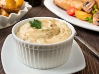 Датский картофельный салат с соусом Ремулад